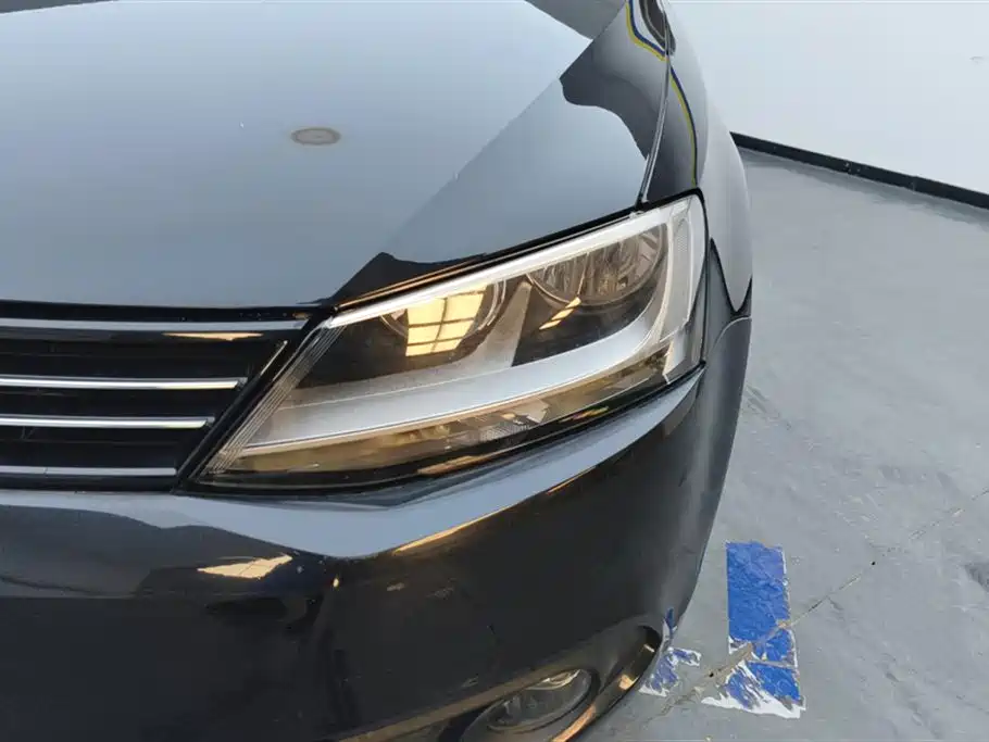 Volkswagen Sagitar 2014 Facelift 1.6L Manual Leading Version фото 5