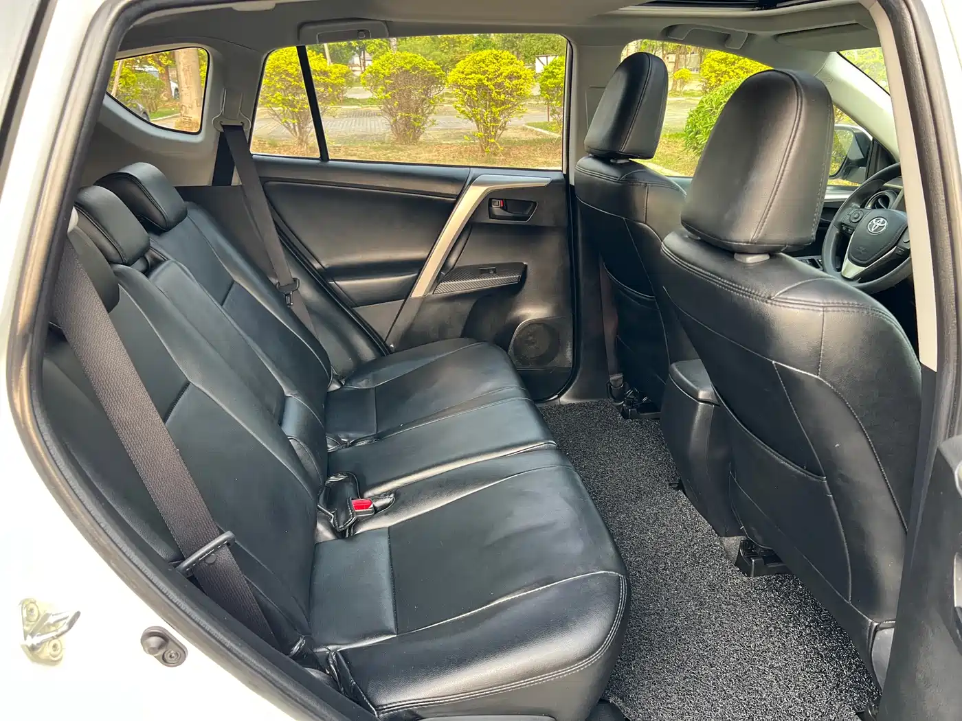 Toyota RAV4 Rongfang 2015 2.0L CVT 2WD Trend Edition фото 14