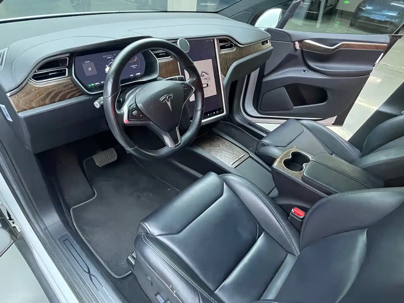 TESLA MODEL X
