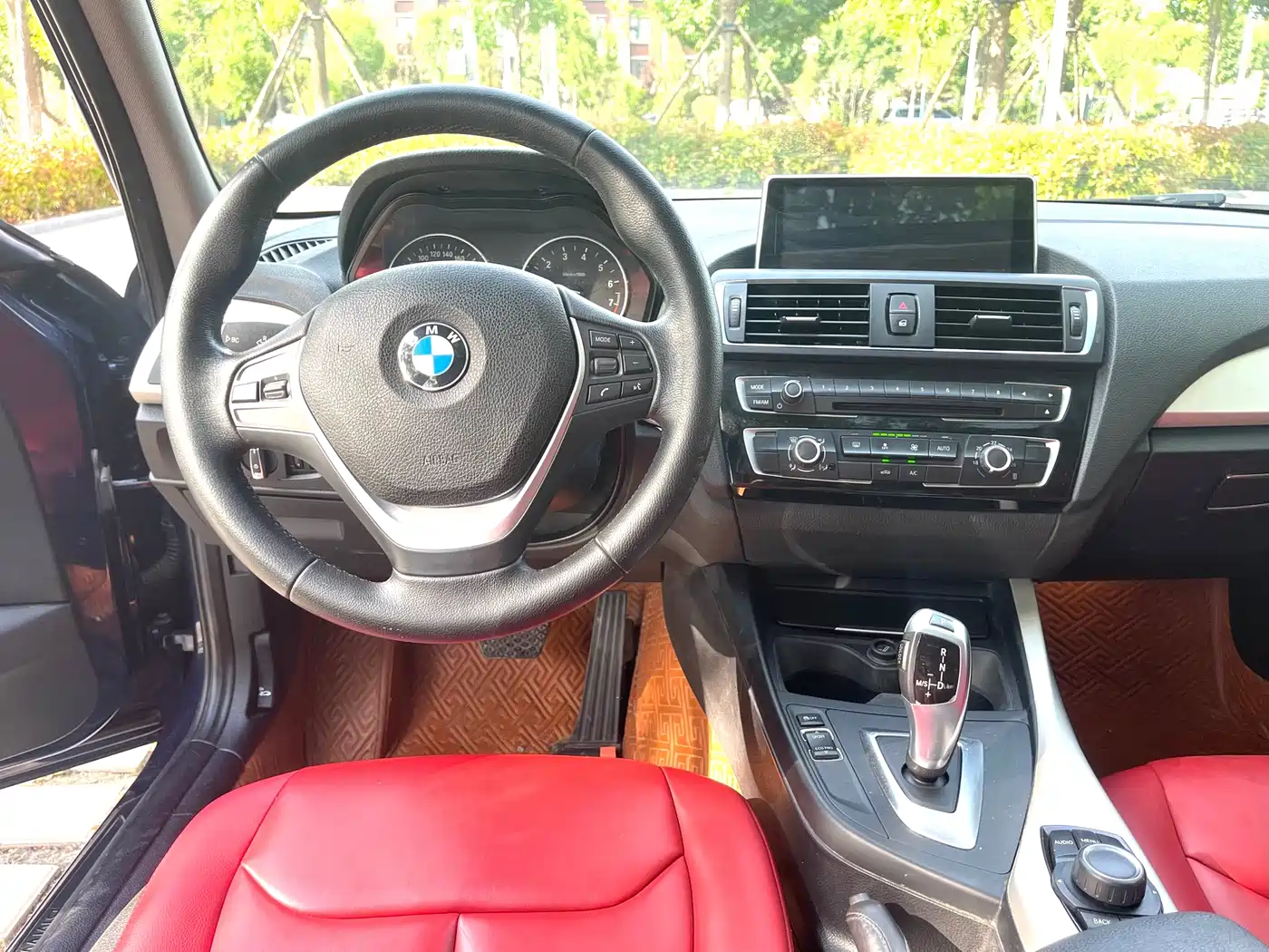 BMW 1 Series (Import) 2015 118i Leading фото 15