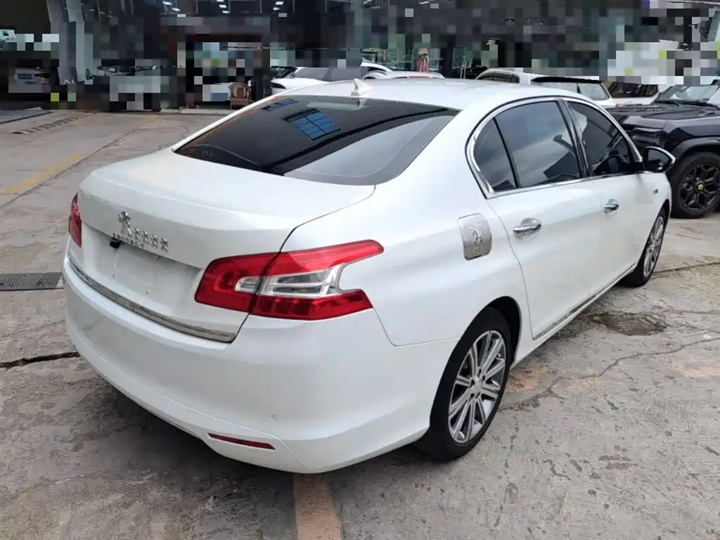 Peugeot 408 2015 Model 1.2T Automatic Luxury Edition фото 7