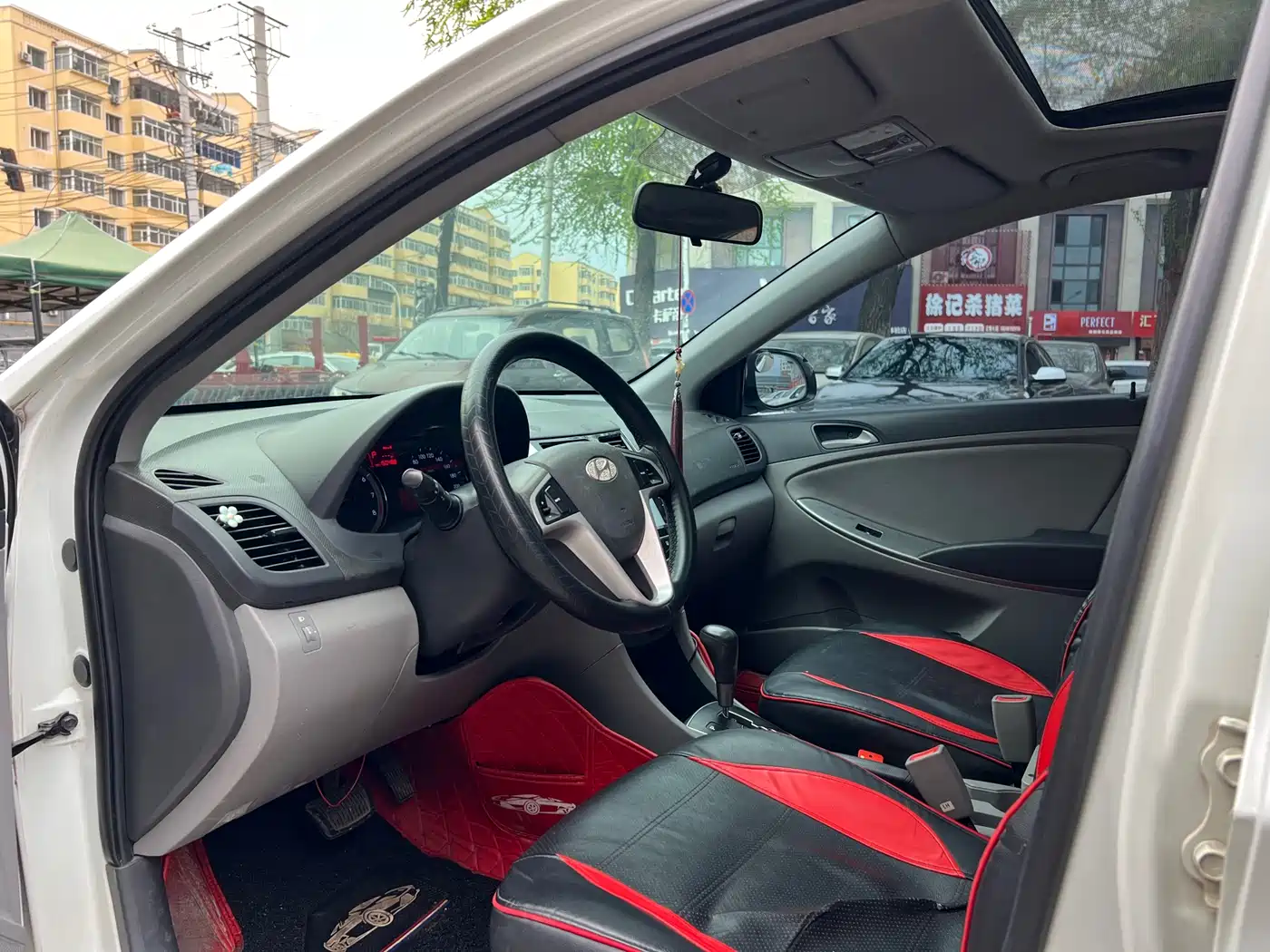 Hyundai Verna 2014 1.4L Automatic Leading GLX фото 9