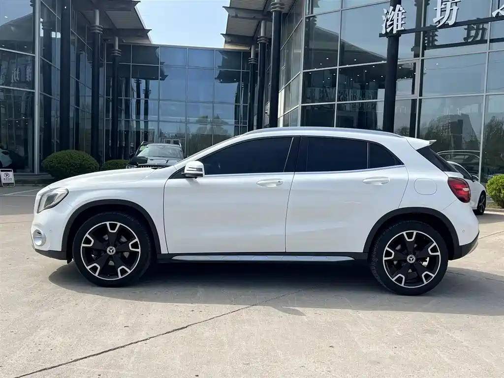 Mercedes-Benz GLA 2017 GLA 220 4MATIC Fashion фото 4