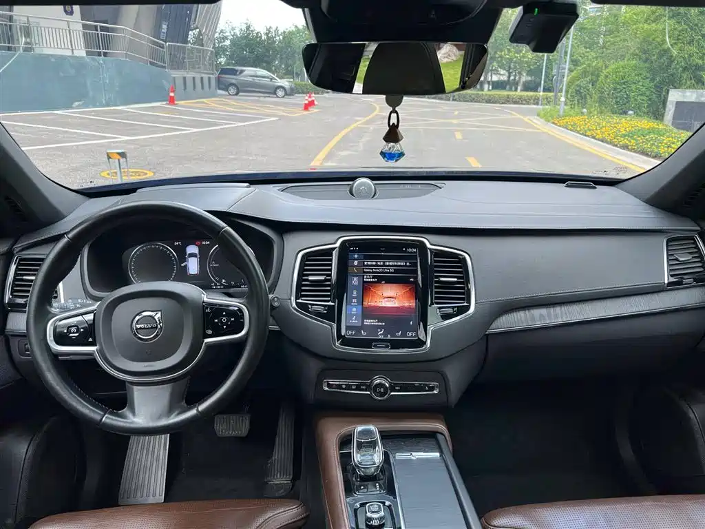 VOLVO XC90 PLUG-IN HYBRID