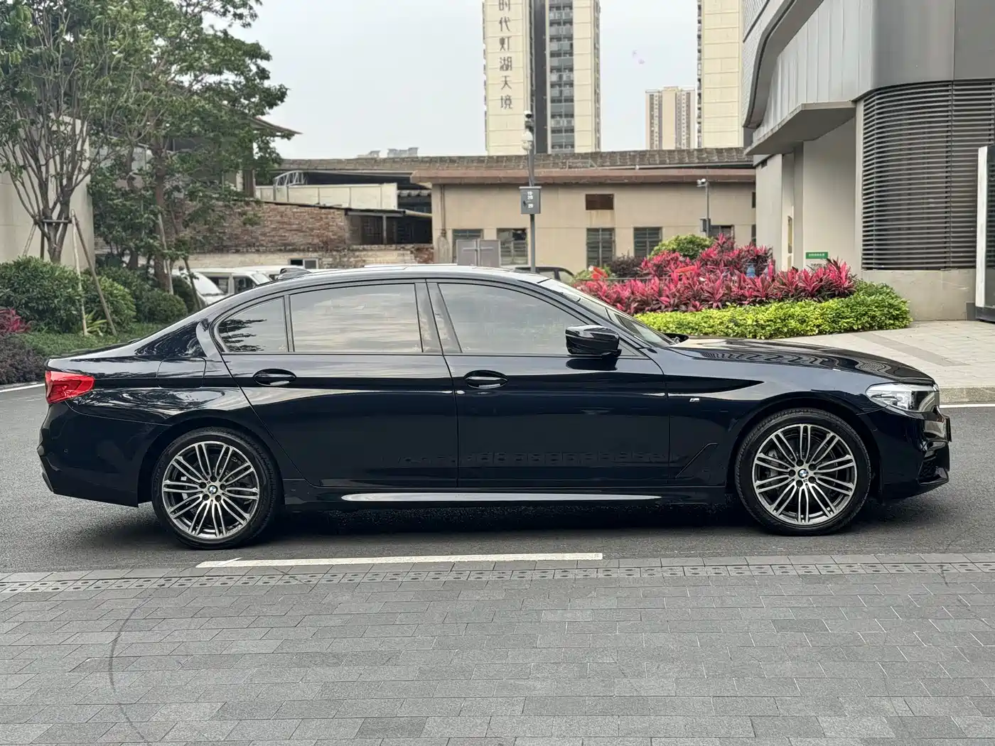 BMW 5 Series 2019 530Li Leading M Sport Package фото 4