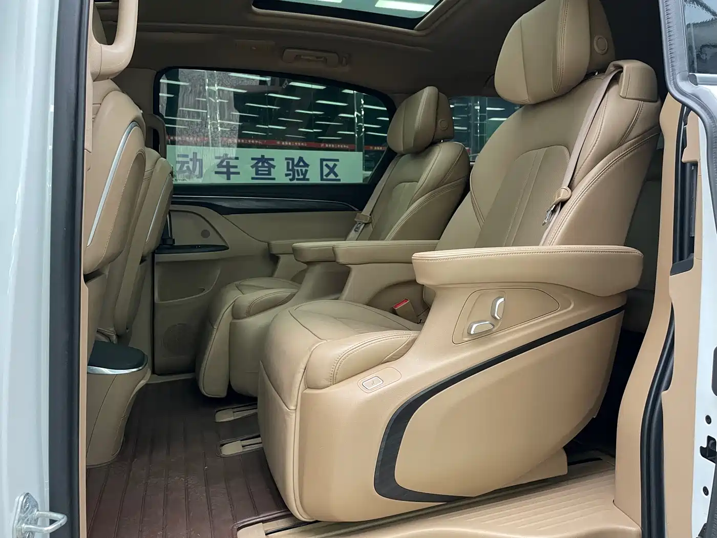Buick GL8 2021 ES Landlord 653T Luxury фото 10