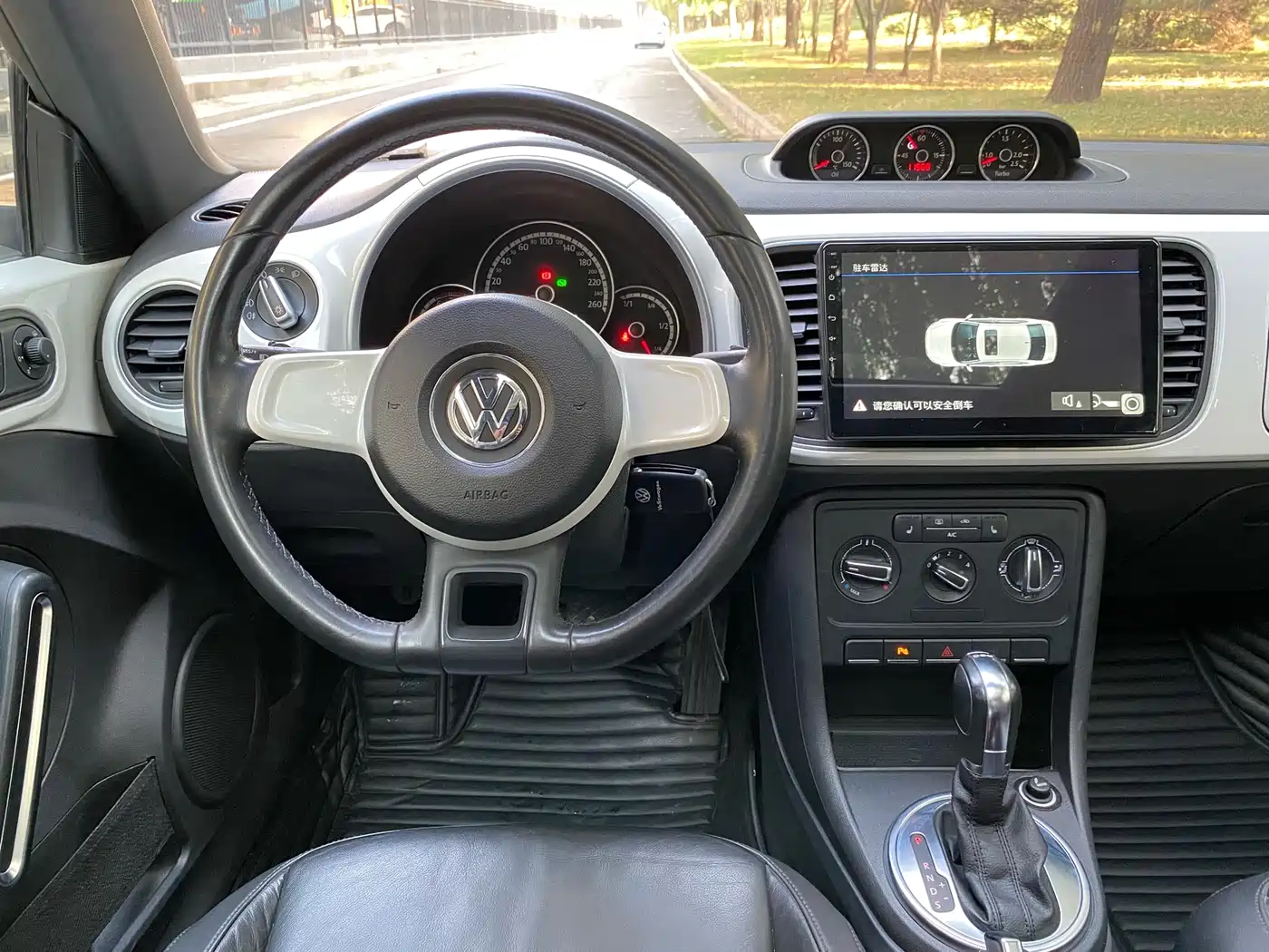Volkswagen Beetle 2013 1.4TSI Comfort фото 11