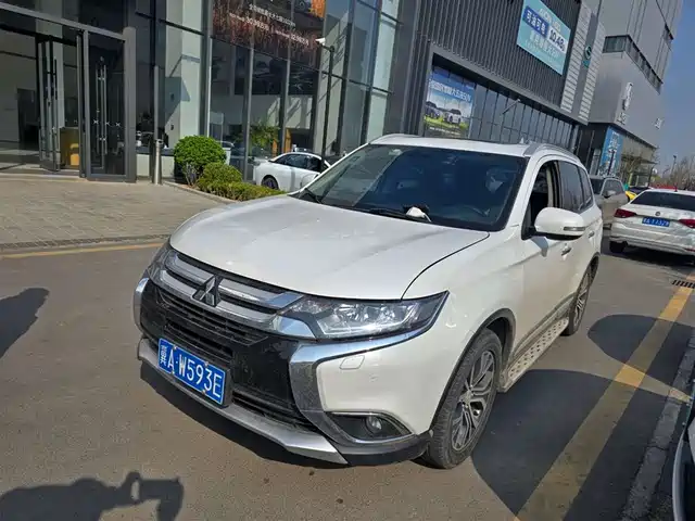 MITSUBISHI OUTLANDER