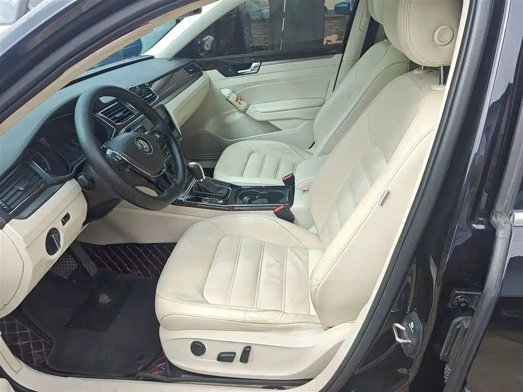 Volkswagen Passat 2016 280TSI DSG Honor Edition фото 15