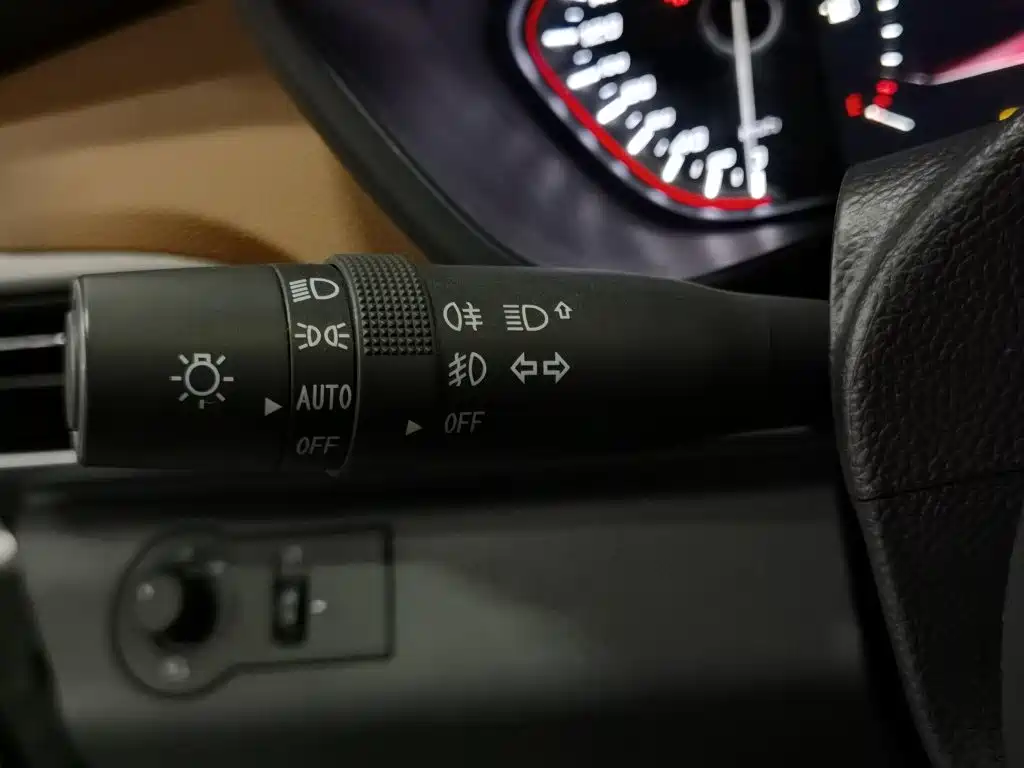 Фото 21 - SAIC Maxus D90