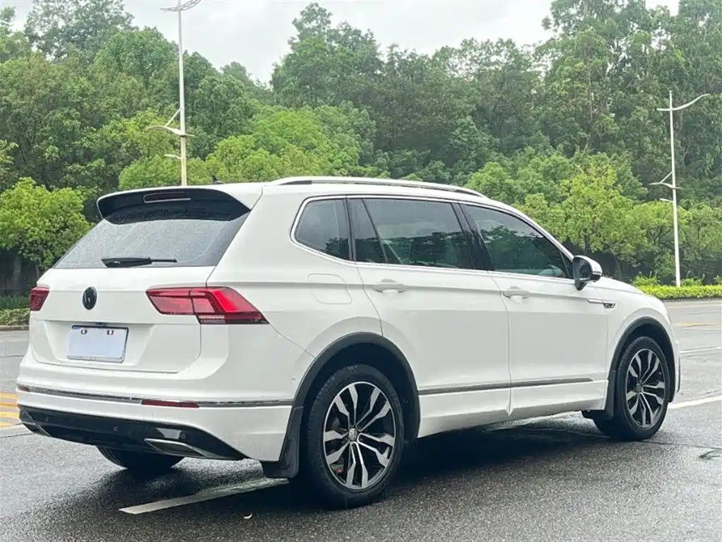 Volkswagen Tiguan L 2020 330TSI Auto 2WD R-Line Flagship China VI фото 6