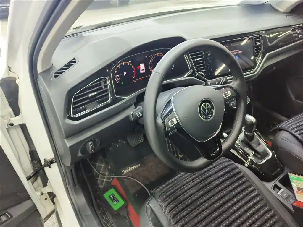 VOLKSWAGEN T-ROC EXPLORING SONGS