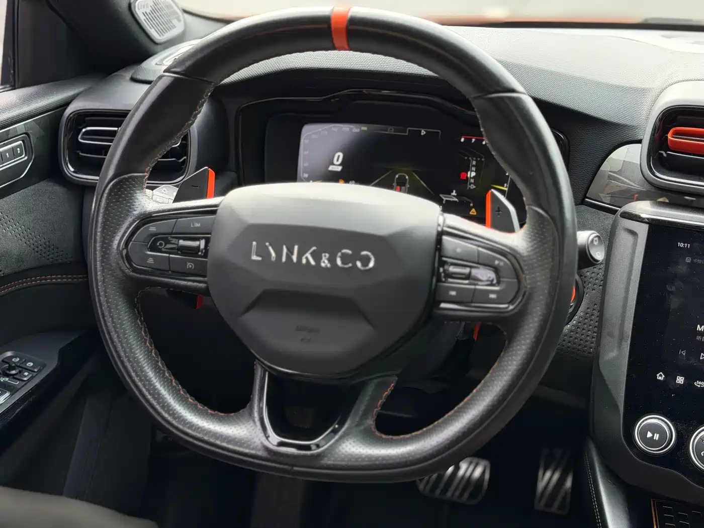 Photo 10 - Lynk & Co 02 Hatchback