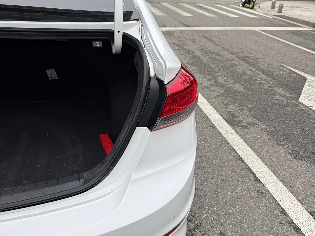 Hyundai Elantra 2020 1.5L CVT Smart Style·Elite фото 17