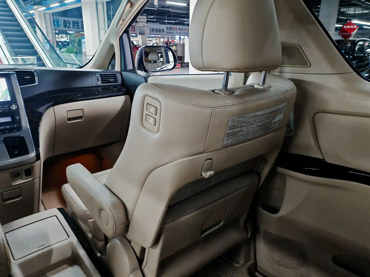 Toyota Alphard 2012 3.5L Luxury Edition фото 8