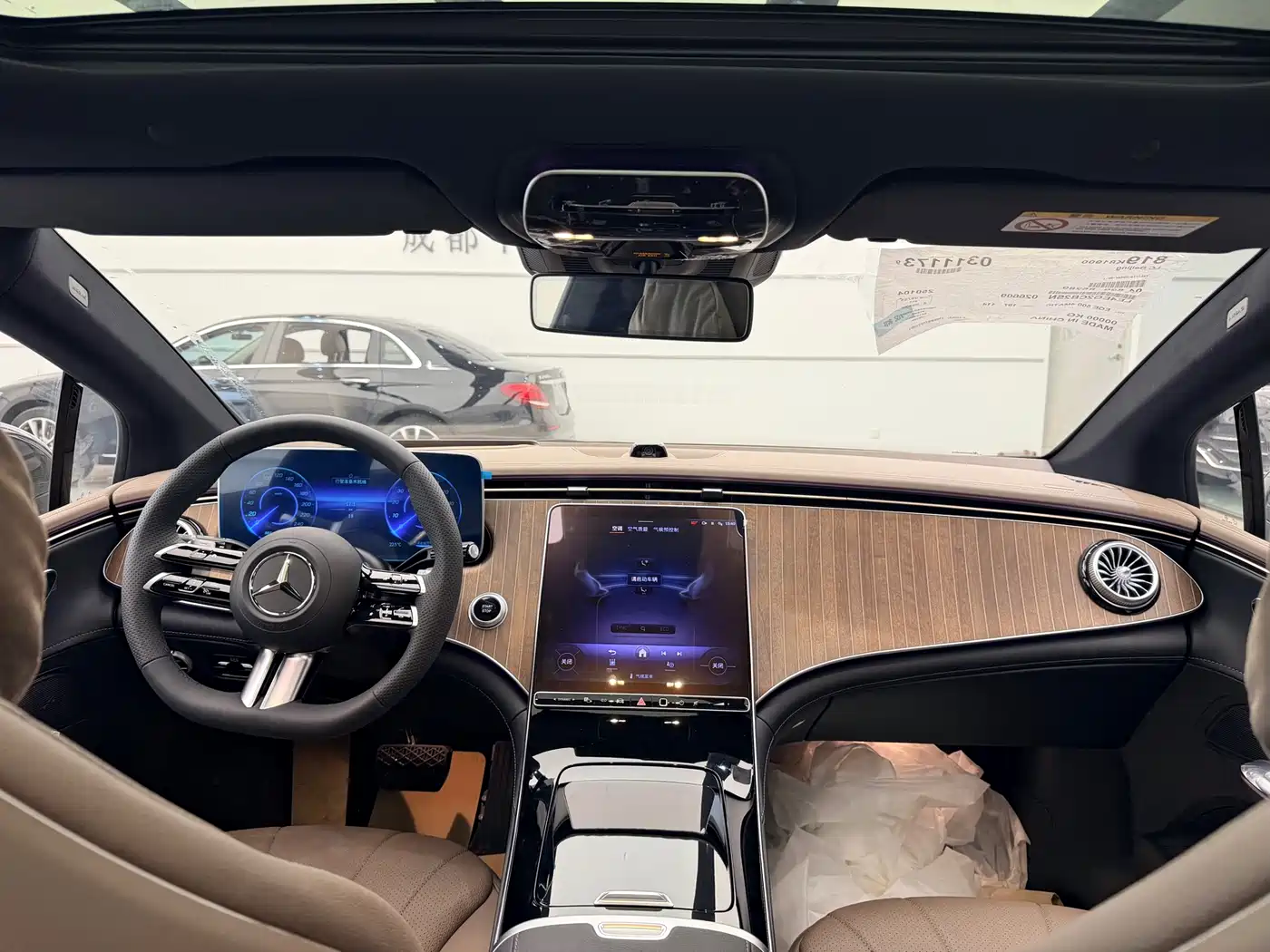 Mercedes-Benz EQE 2025 Model 500 4MATIC Luxury Edition фото 16