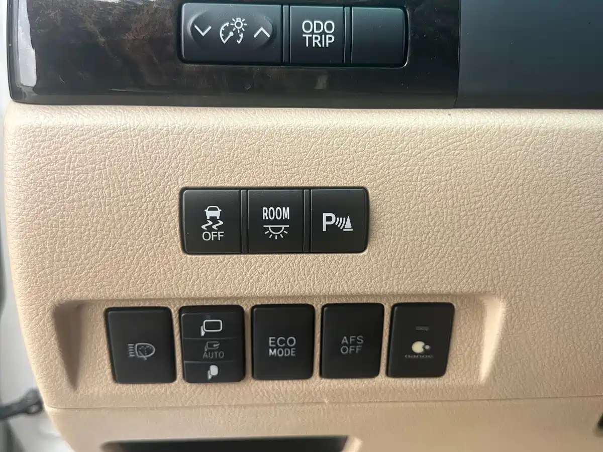 Toyota Alphard 2012 3.5L Luxury Edition фото 22