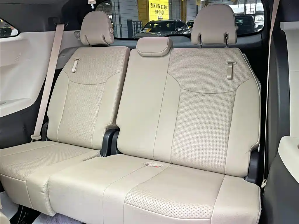 Toyota Granvia 2023 2.5L Hybrid Prestige PLUS Edition фото 18