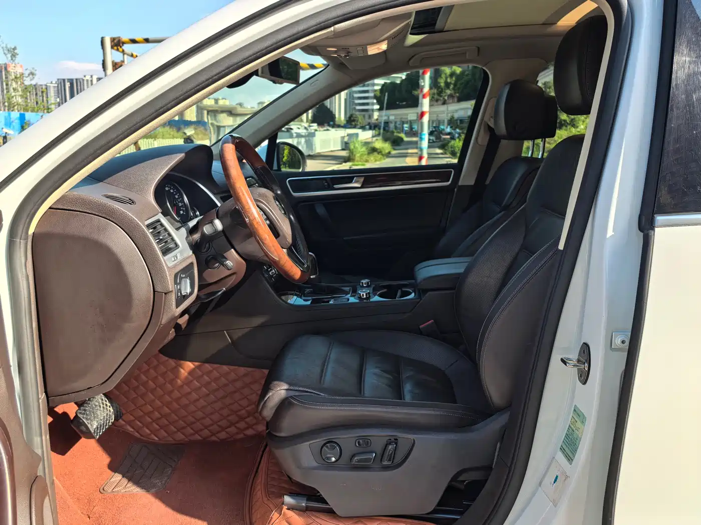 Volkswagen Touareg 2011 3.0TSI Comfort фото 5