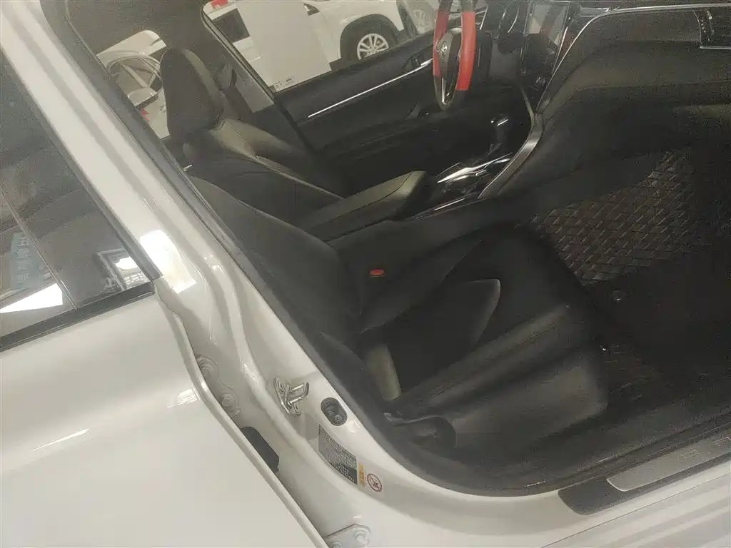 Toyota Camry 2018 2.0S Sport Edition фото 25