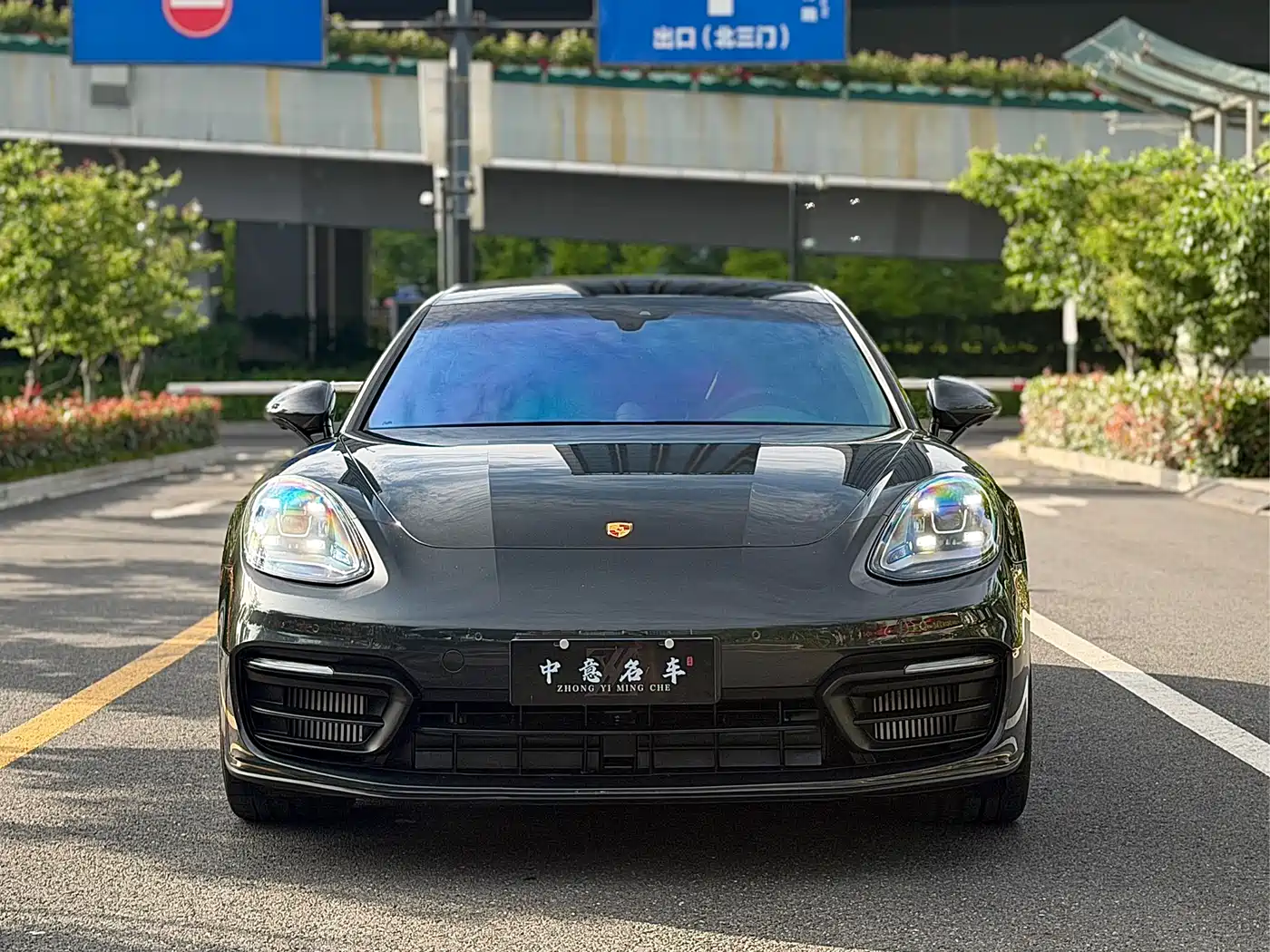 Porsche Panamera 2023 Panamera 4 Executive Long Wheelbase Platinum Edition 2.9T фото 2