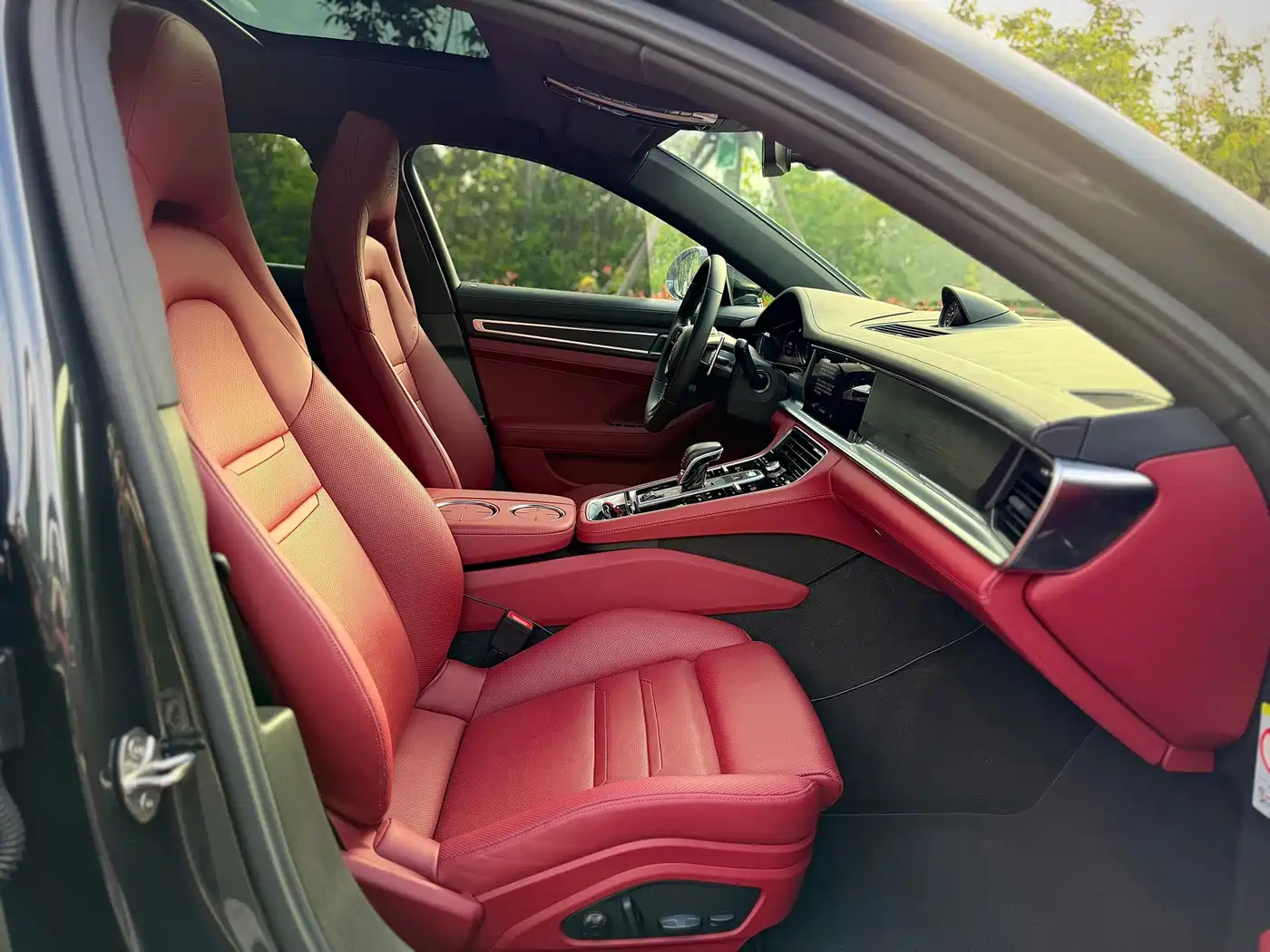 Porsche Panamera 2023 Panamera 4 Executive Long Wheelbase Platinum Edition 2.9T фото 18
