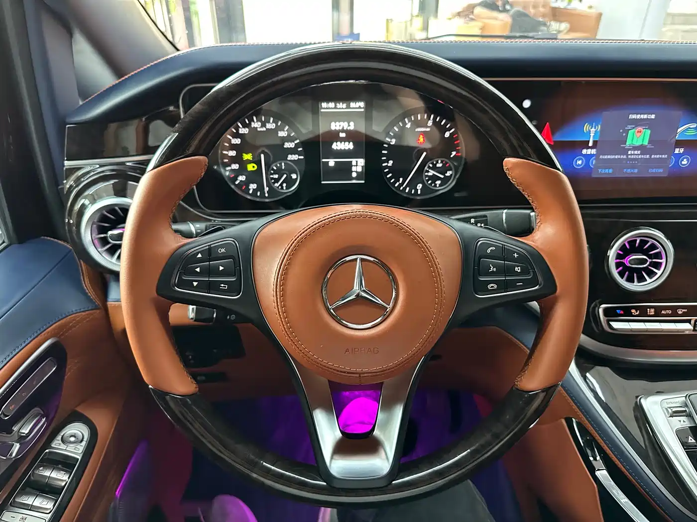 Mercedes-Benz Vito 2023 2.0T Business 7-Seater фото 8