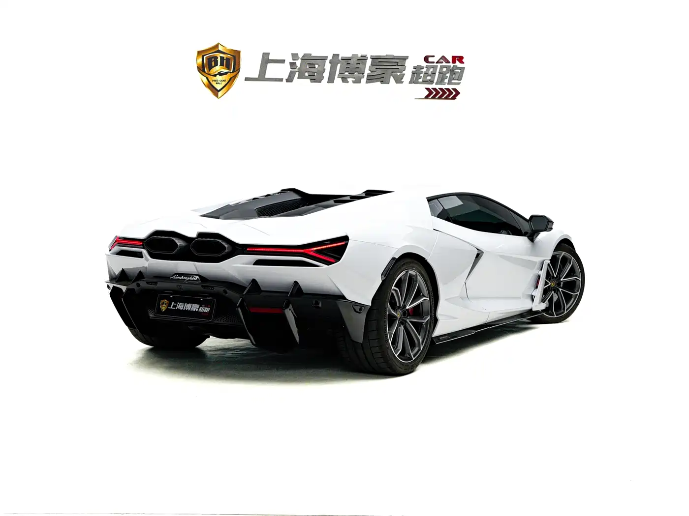 LAMBORGHINI REVUELTO