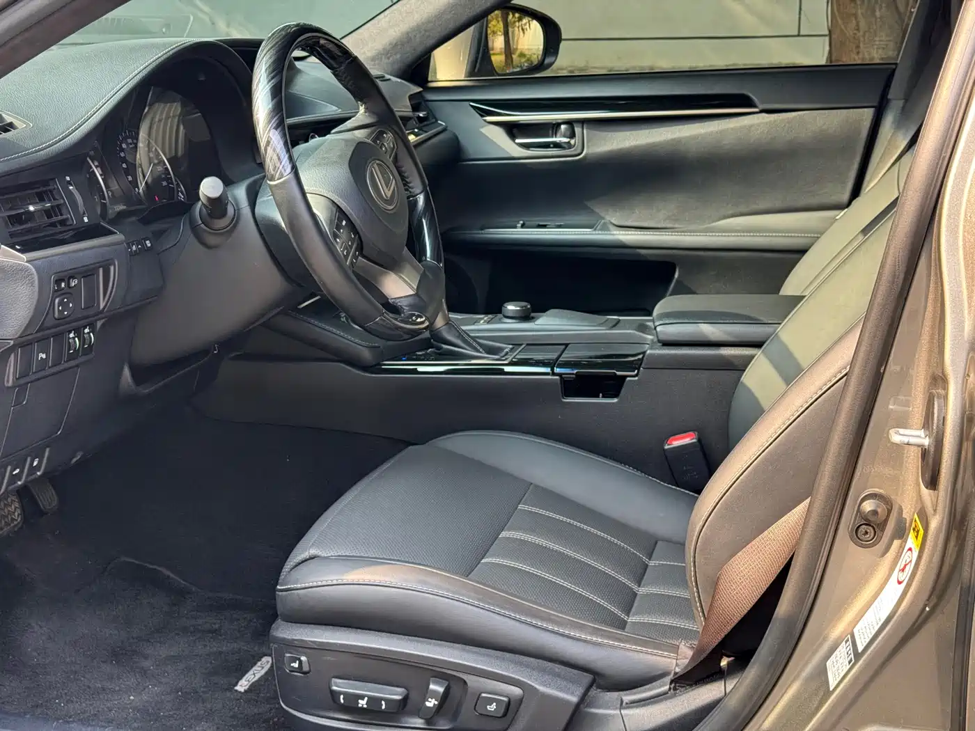 Lexus ES 2015 200 Elite Edition фото 6