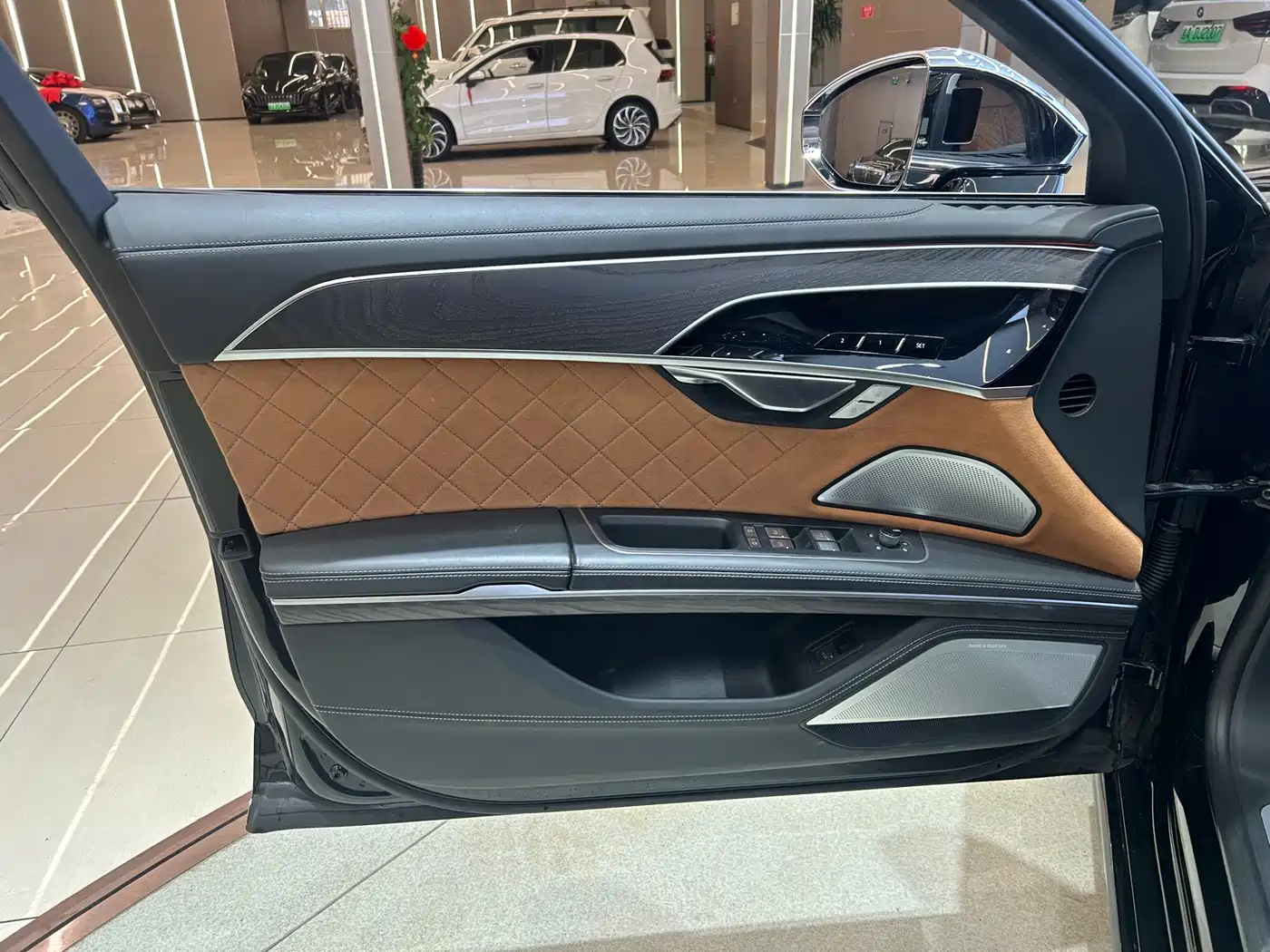 Audi A8 2022 A8L Horch Founder's Edition Legendary фото 7