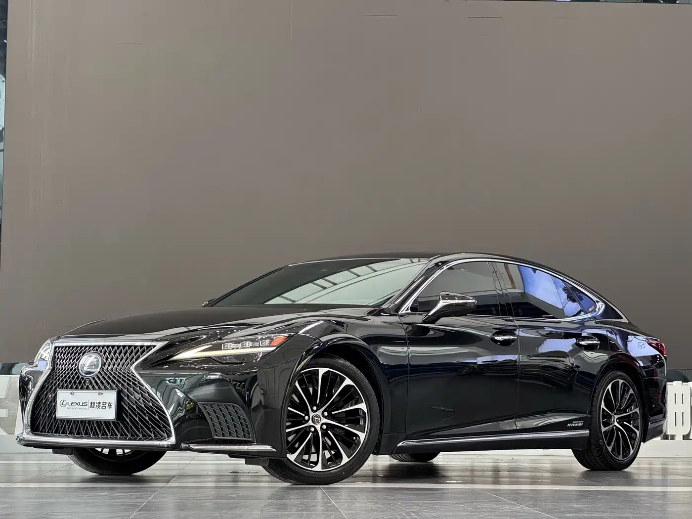 Lexus LS 2021 500h Executive Edition