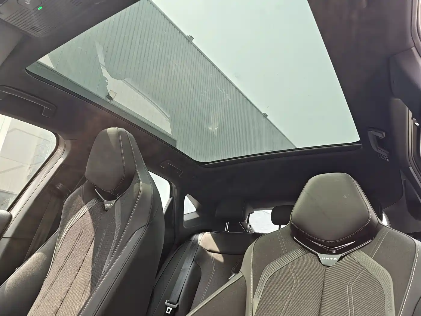 VOLKSWAGEN WITH THE CROWD 06