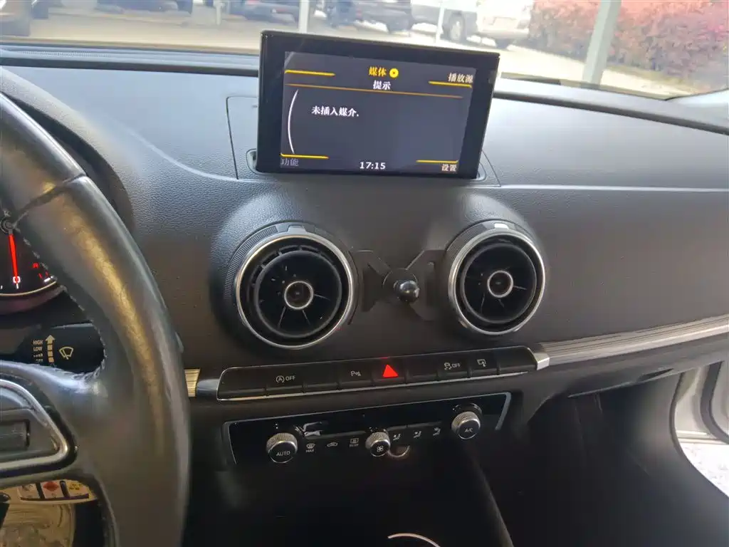 Audi A3 2014 Sportback 35 TFSI Automatic Comfort фото 9