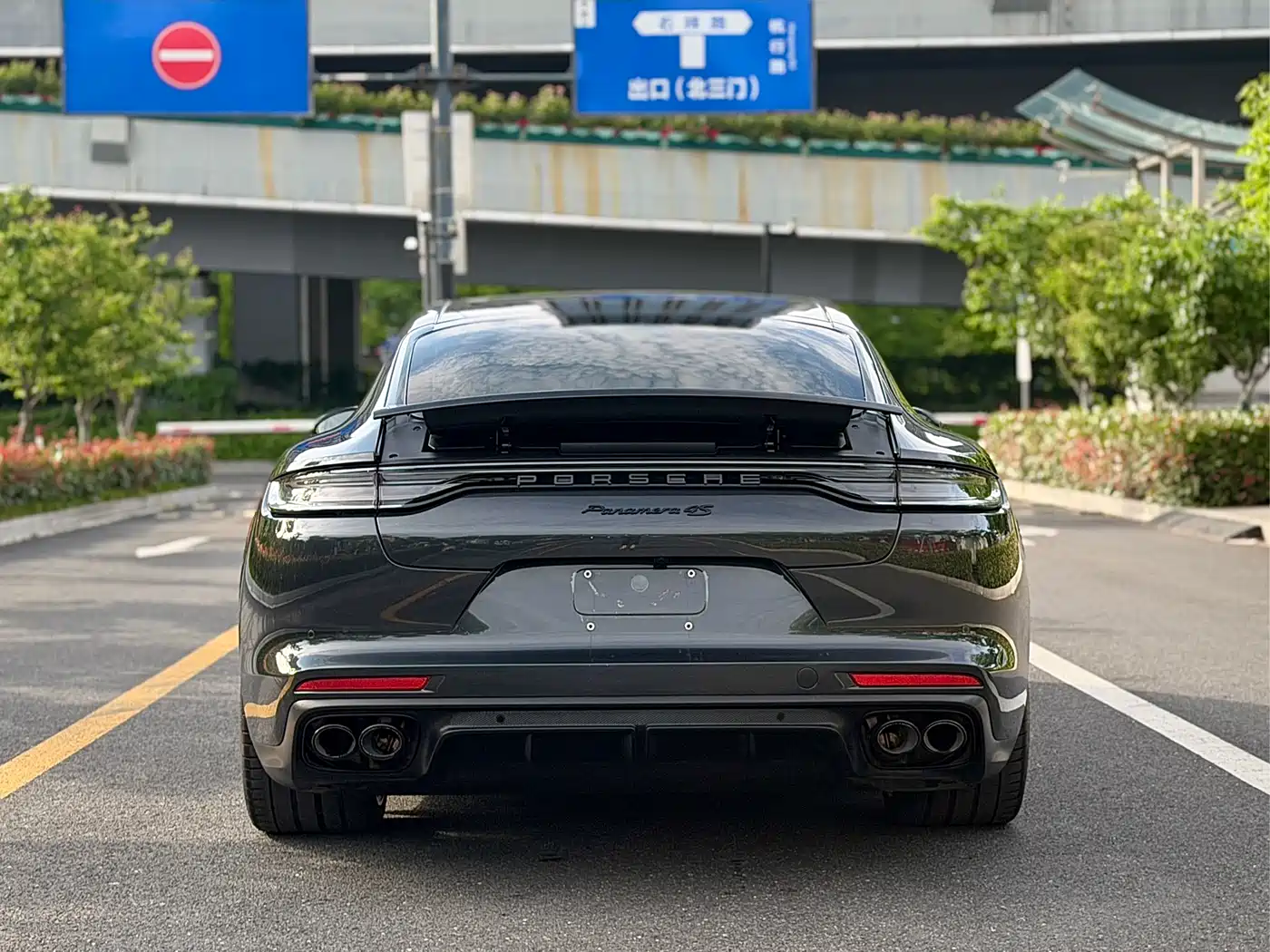 Porsche Panamera 2023 Panamera 4 Executive Long Wheelbase Platinum Edition 2.9T фото 4