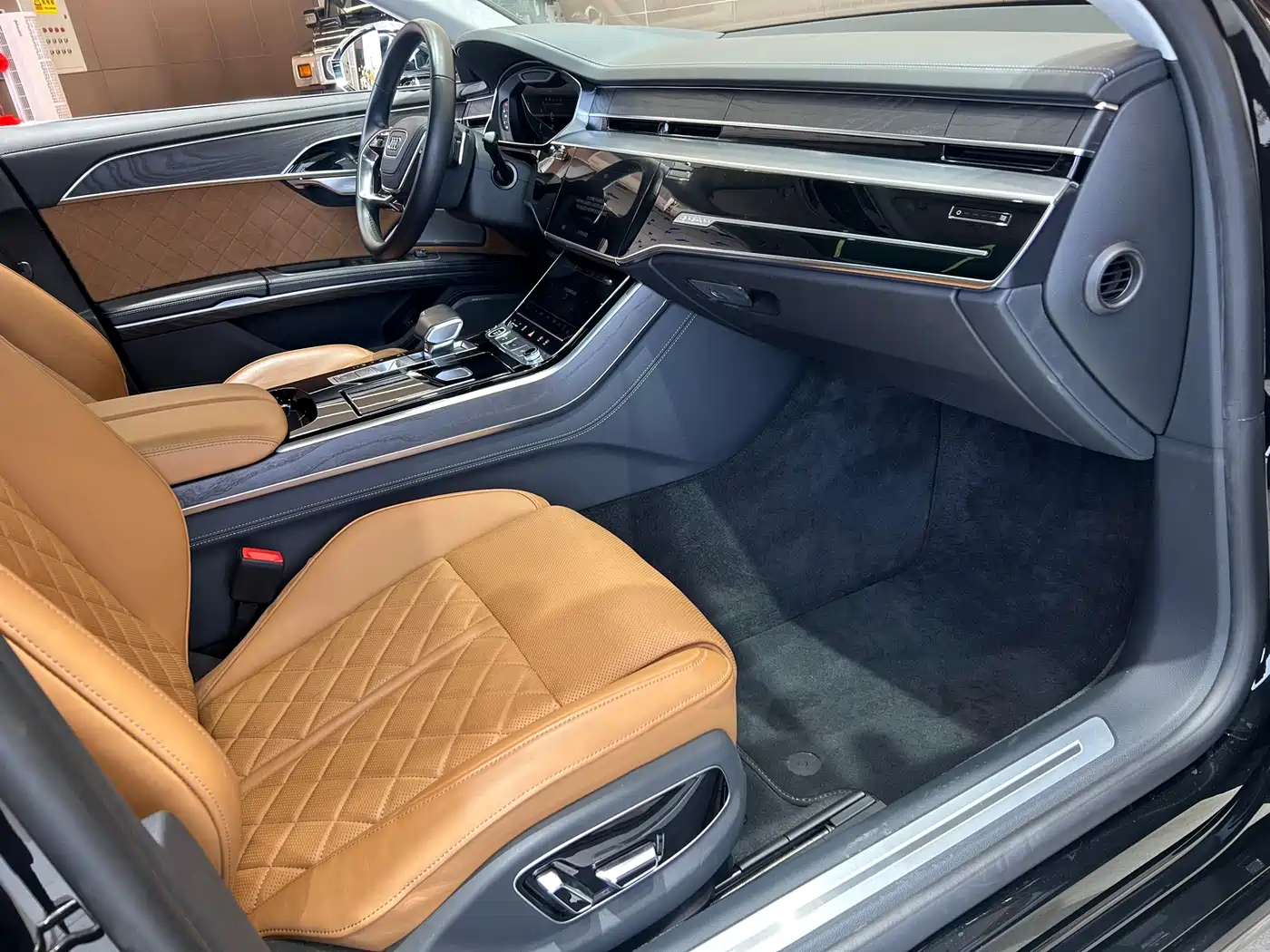 Audi A8 2022 A8L Horch Founder's Edition Legendary фото 16