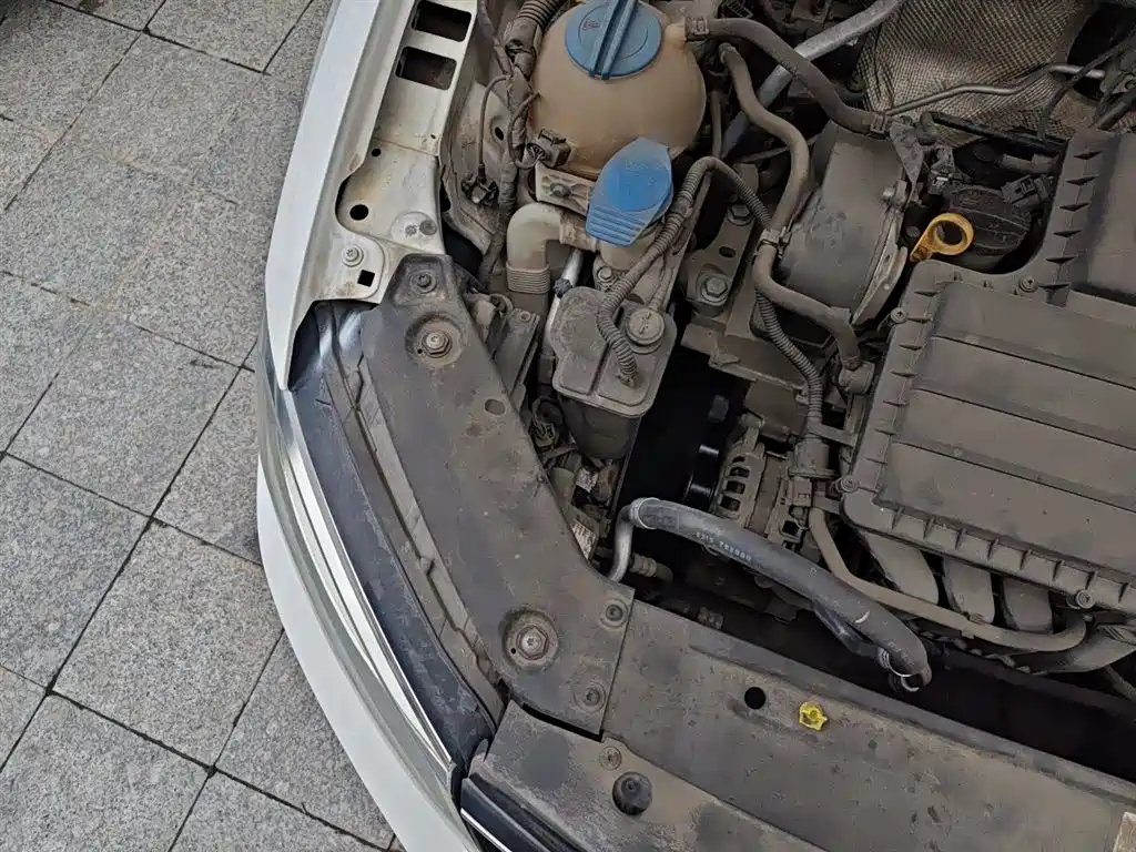 Volkswagen Sagitar 2015 1.6L Automatic Comfort фото 20