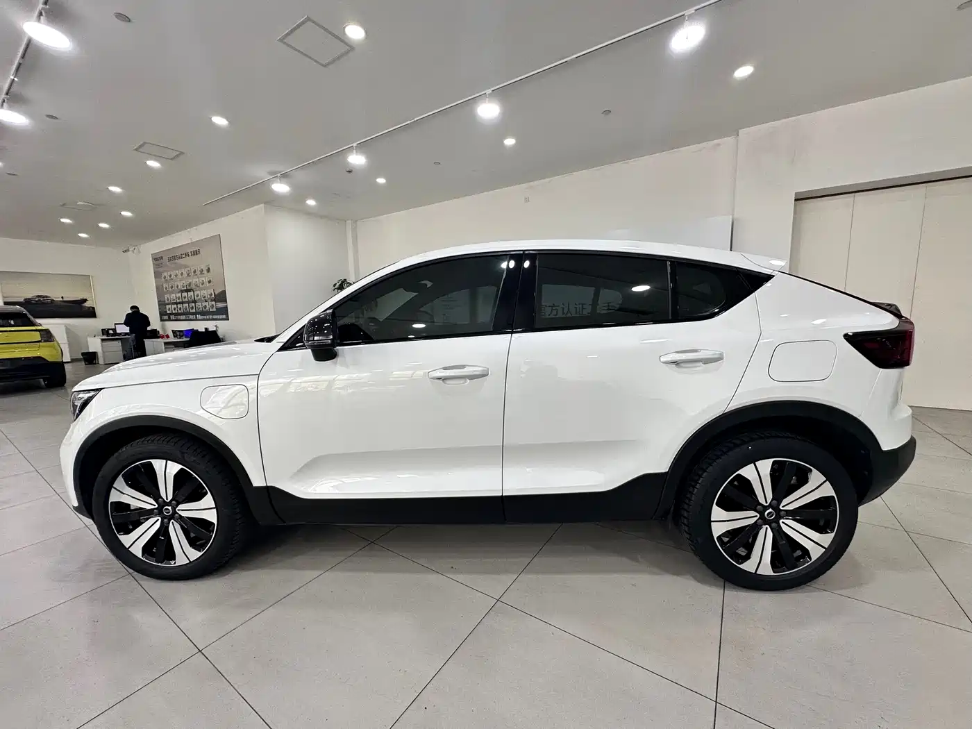 VOLVO C40