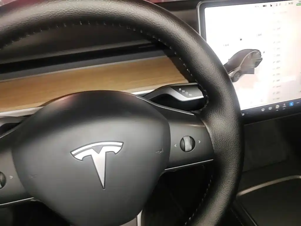 Фото 14 - Tesla Model 3