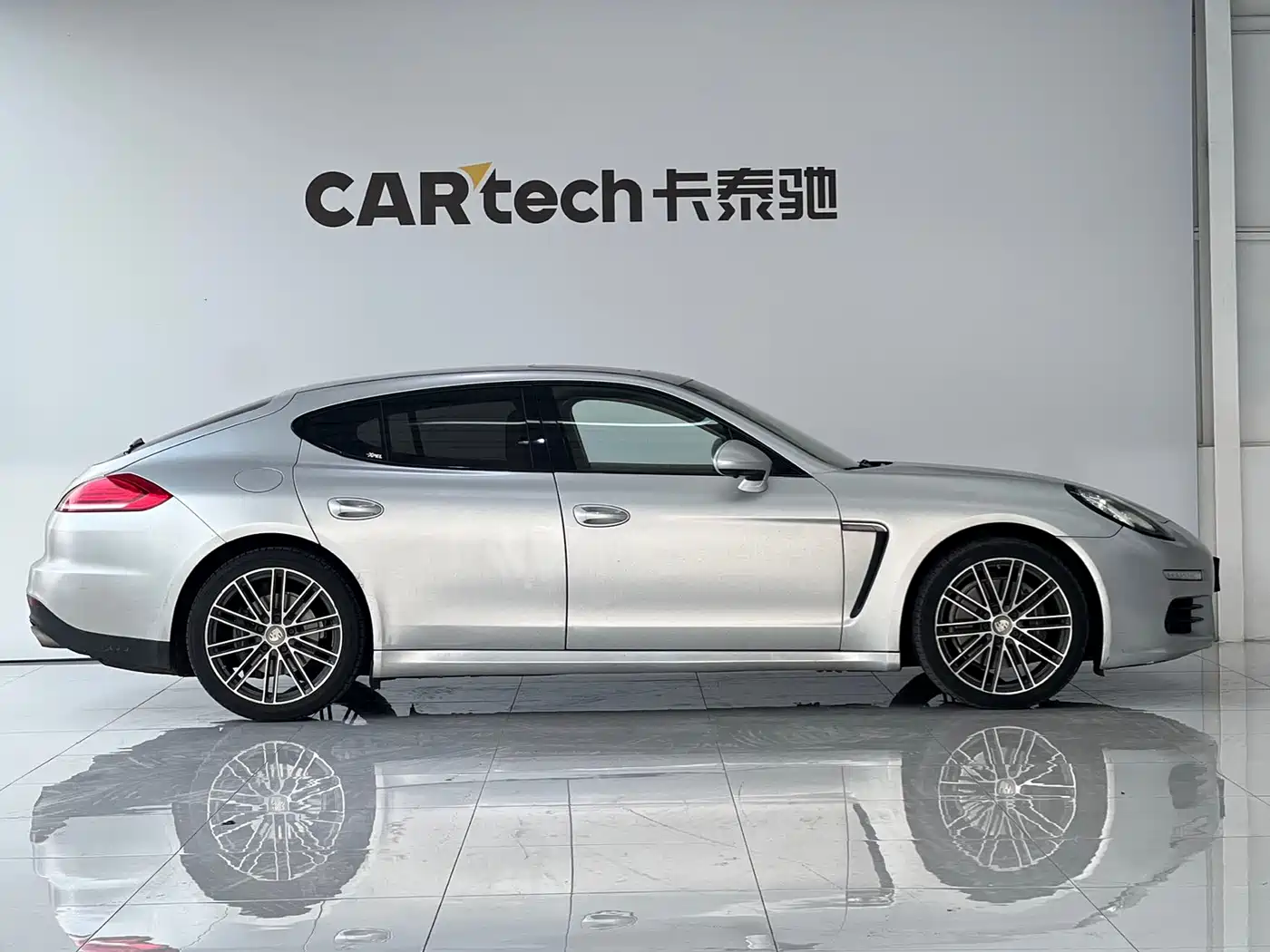 Porsche Panamera 2014 Panamera 4 3.0T фото 6