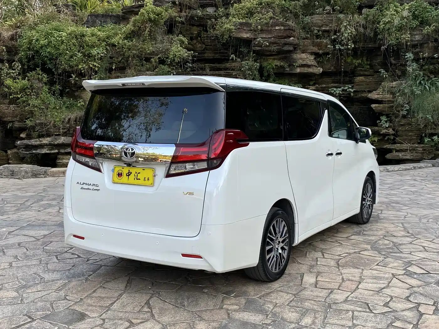 Toyota Alphard 2015 3.5L Premium Edition фото 9