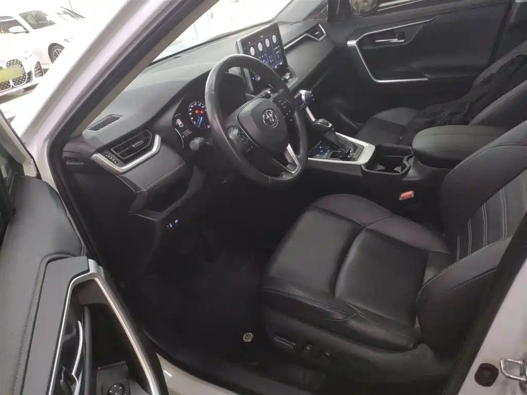 Toyota Wildlander 2021 Hybrid 2.5L E-CVT 2WD Luxury Edition фото 11
