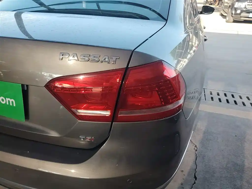 Volkswagen Passat 2014 1.8TSI DSG Luxury Edition фото 8