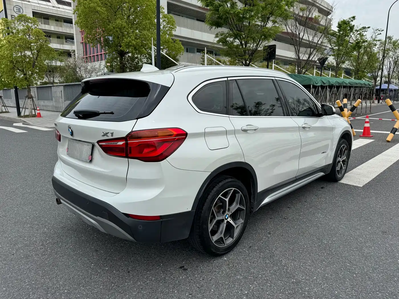BMW X1 2018 sDrive18Li Premium Model фото 3