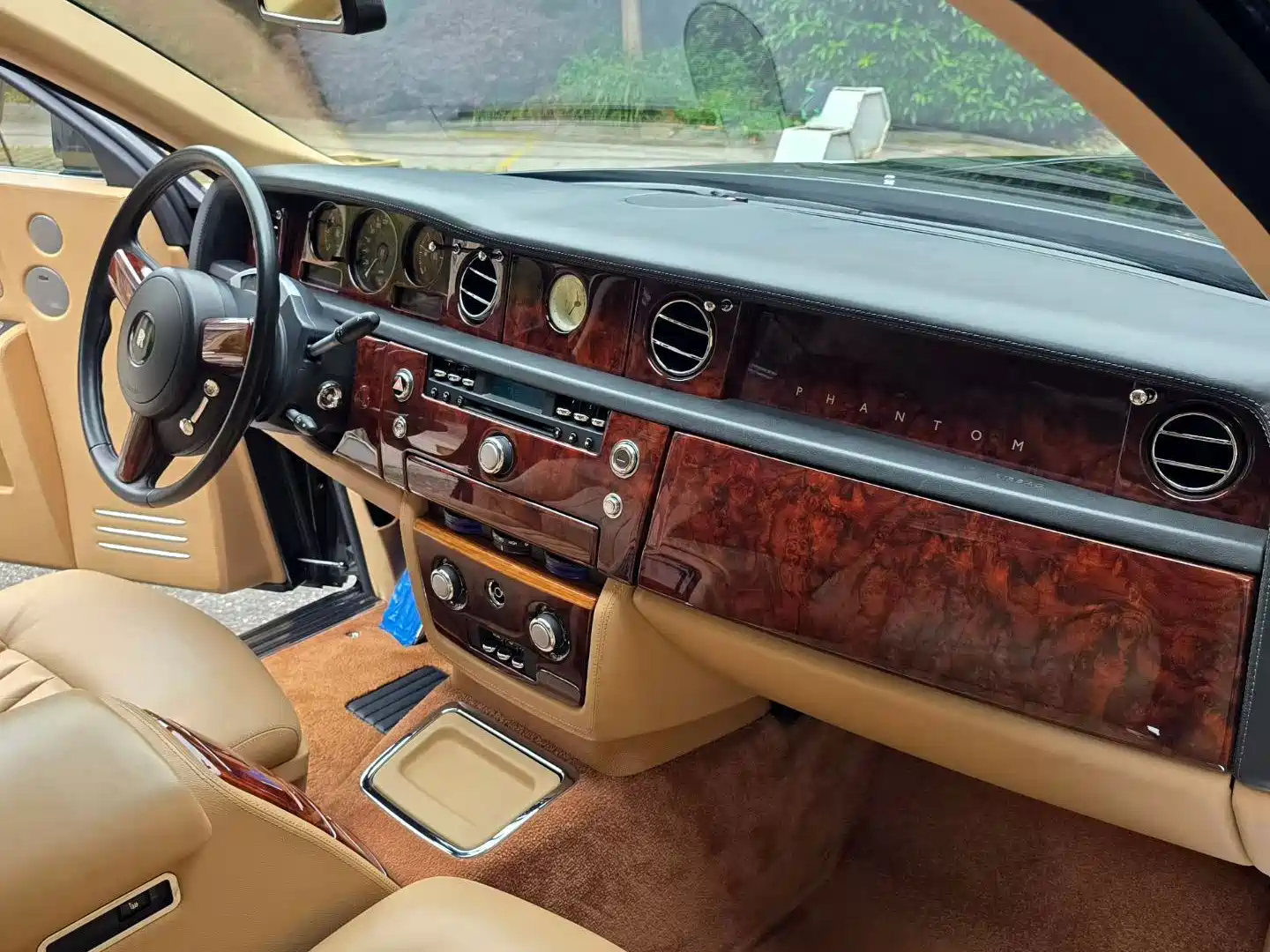 Photo 10 - Rolls-Royce Phantom