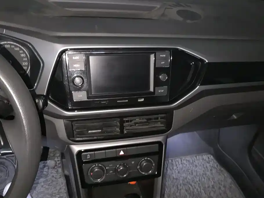 Volkswagen T-Cross 2019 1.5L Automatic Comfort Edition фото 13