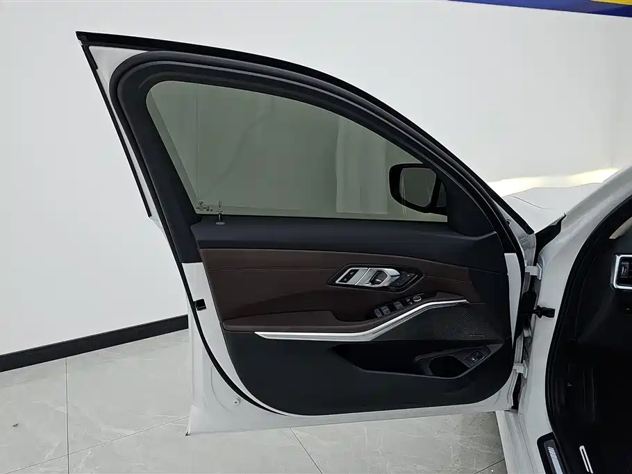 BMW 3 Series 2024 325Li M Sport Package фото 7