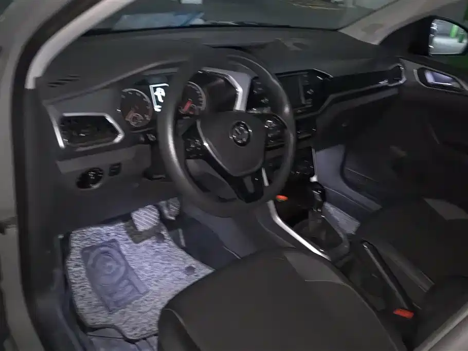 Volkswagen T-Cross 2019 1.5L Automatic Comfort Edition фото 12