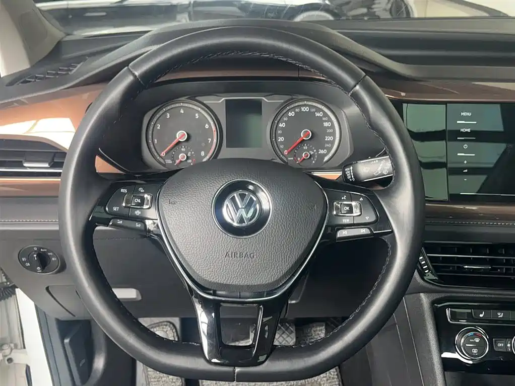 Volkswagen Tharu 2020 280TSI 2WD Luxury Edition China VI фото 23