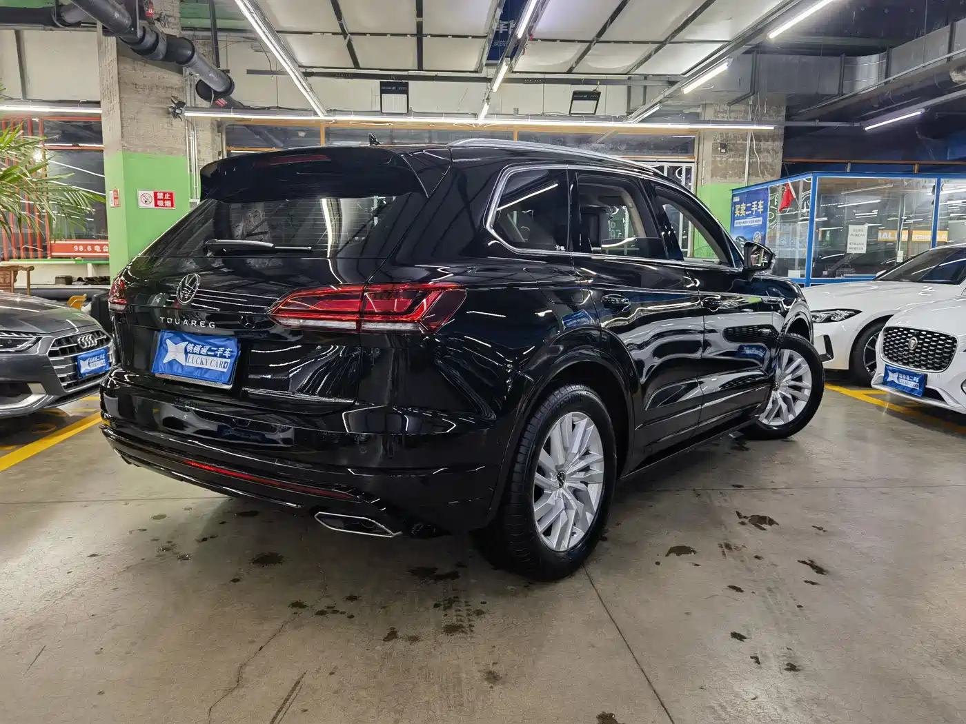 Volkswagen Touareg 2023 2.0TSI R-Line Edition фото 6