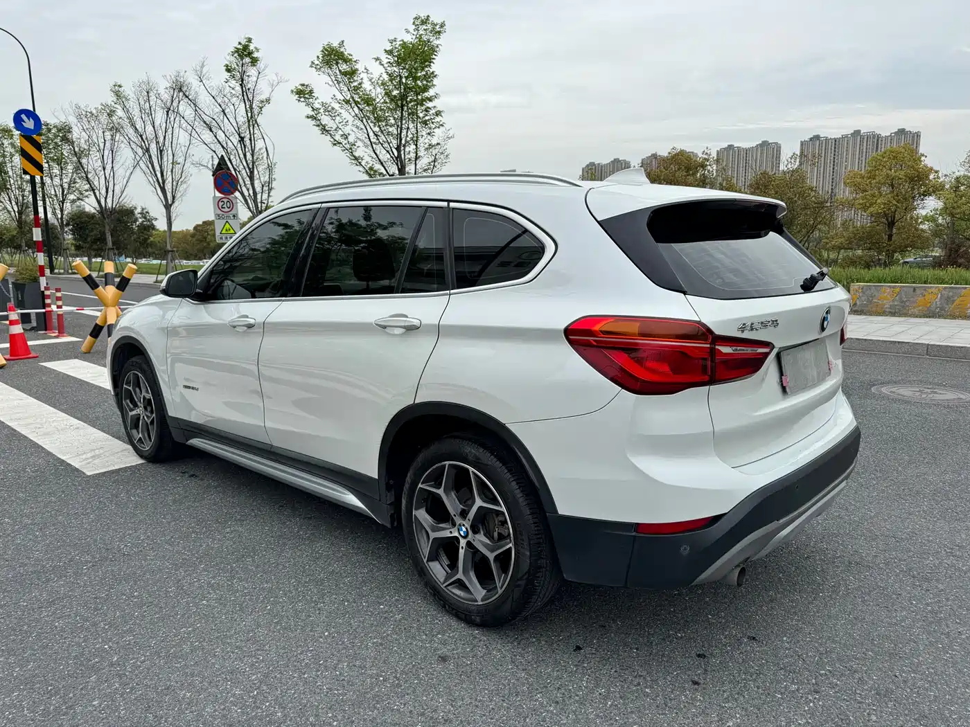 BMW X1 2018 sDrive18Li Premium Model фото 4